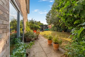 Gauntlets Close Bloxham